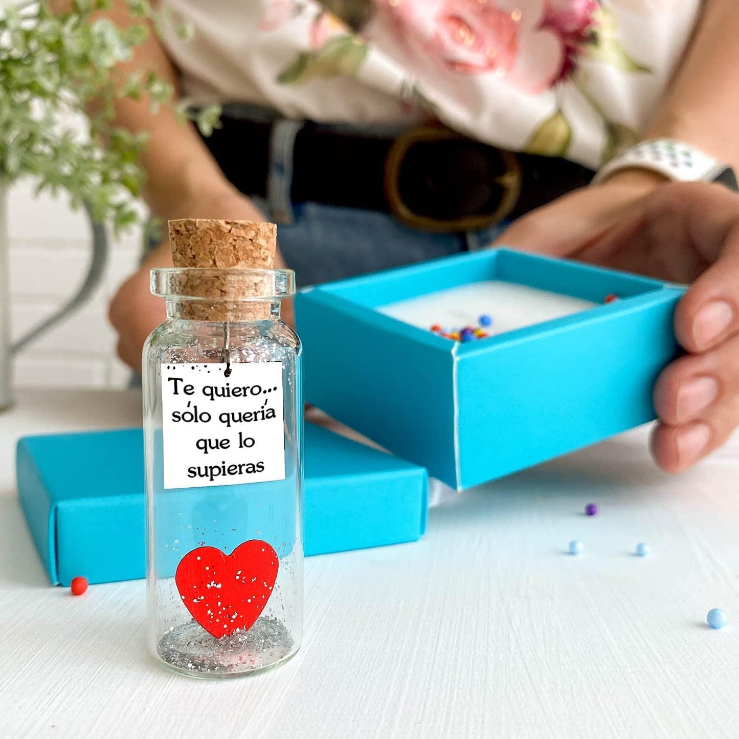 Mensaje romántico en una botella para regalar a tu novio o novia   Tarro de los deseos con una tarjeta para tu esposo o esposa (bottle in teal blue box Te quiero… sólo quería que lo supieras)