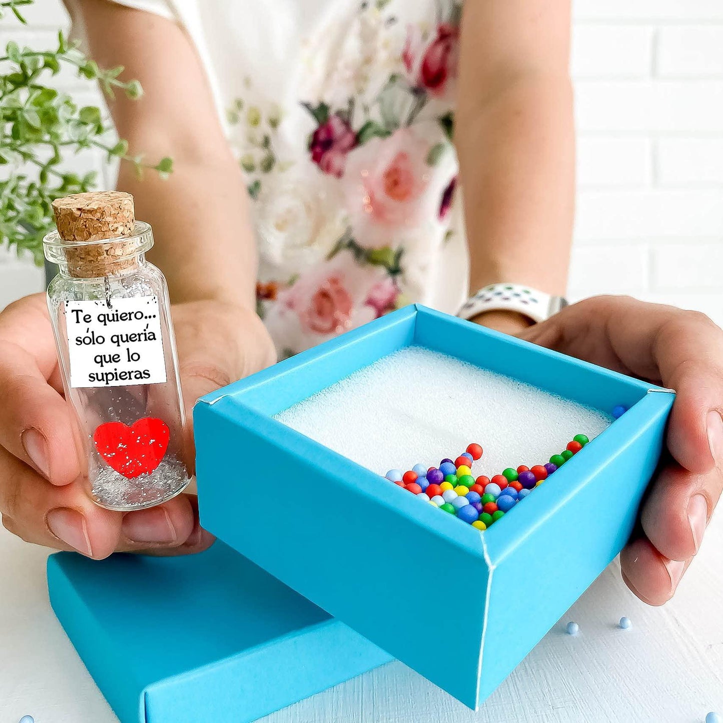 Mensaje romántico en una botella para regalar a tu novio o novia   Tarro de los deseos con una tarjeta para tu esposo o esposa (bottle in teal blue box Te quiero… sólo quería que lo supieras)